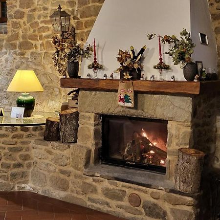 The Small Castle Cortona Bagian luar foto